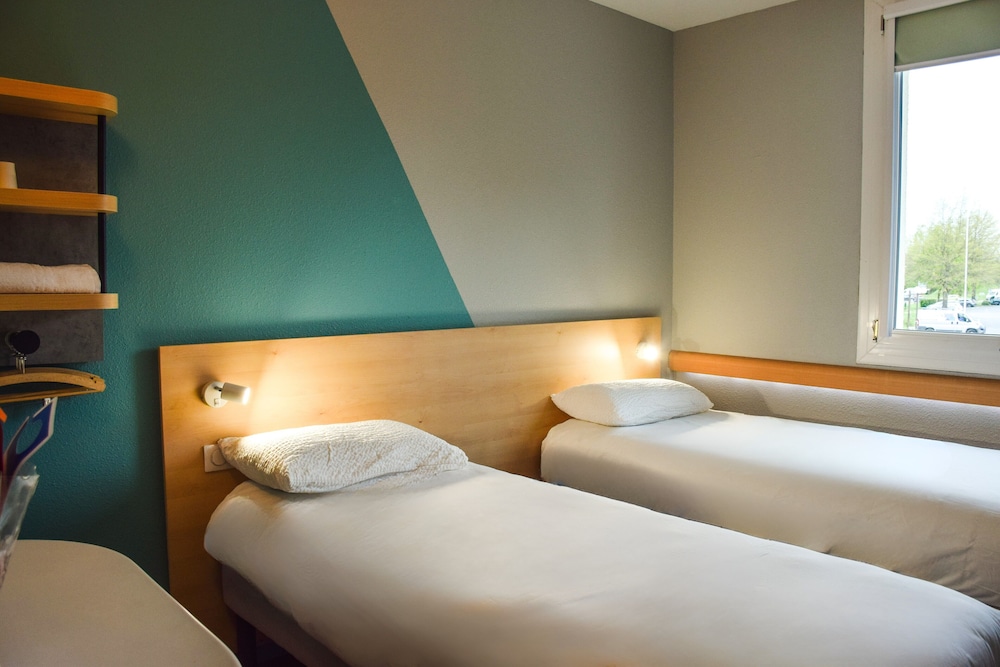 Habitación doble 2 Camas individuales del hotel Ibis Budget Rodez. Foto 2