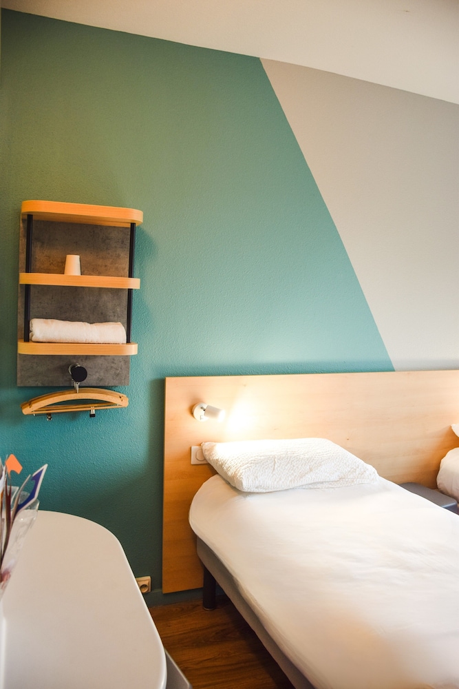 Habitación doble 2 Camas individuales del hotel Ibis Budget Rodez. Foto 3