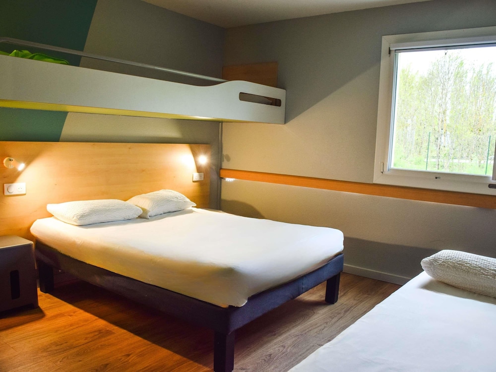 Habitación familiar 2 Camas individuales 1 Cama doble del hotel Ibis Budget Rodez