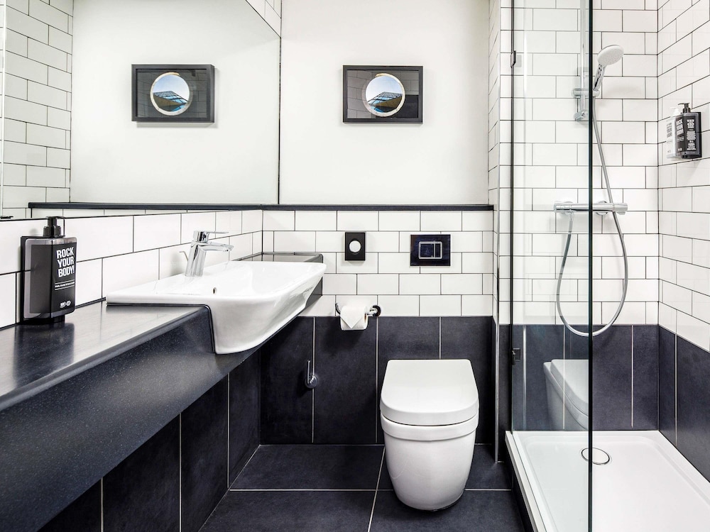 Habitación Gemela Estándar con 2 camas individuales del hotel ibis Wakefield East-Castleford. Foto 3