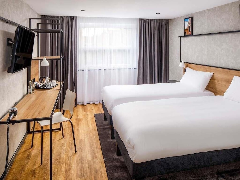 Habitación Gemela Estándar con 2 camas individuales del hotel ibis Wakefield East-Castleford. Foto 4