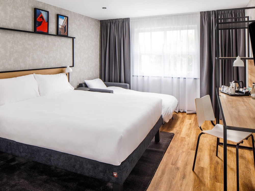 Habitación Familiar Estándar con 1 cama doble y 1 sofá - cama del hotel ibis Wakefield East-Castleford. Foto 3