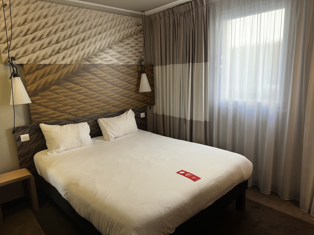 Habitación Doble Estándar del hotel Ibis Cahors. Foto 1