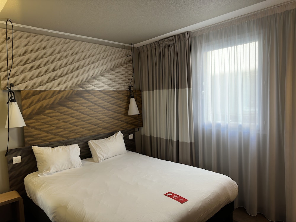 Habitación Doble Estándar del hotel Ibis Cahors. Foto 2