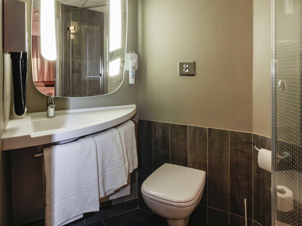 Habitación Doble Estándar del hotel Ibis Cahors. Foto 4