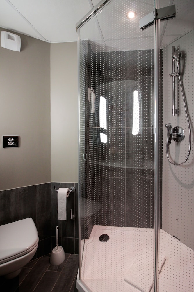 Habitación Cuádruple del hotel Ibis Cahors. Foto 3