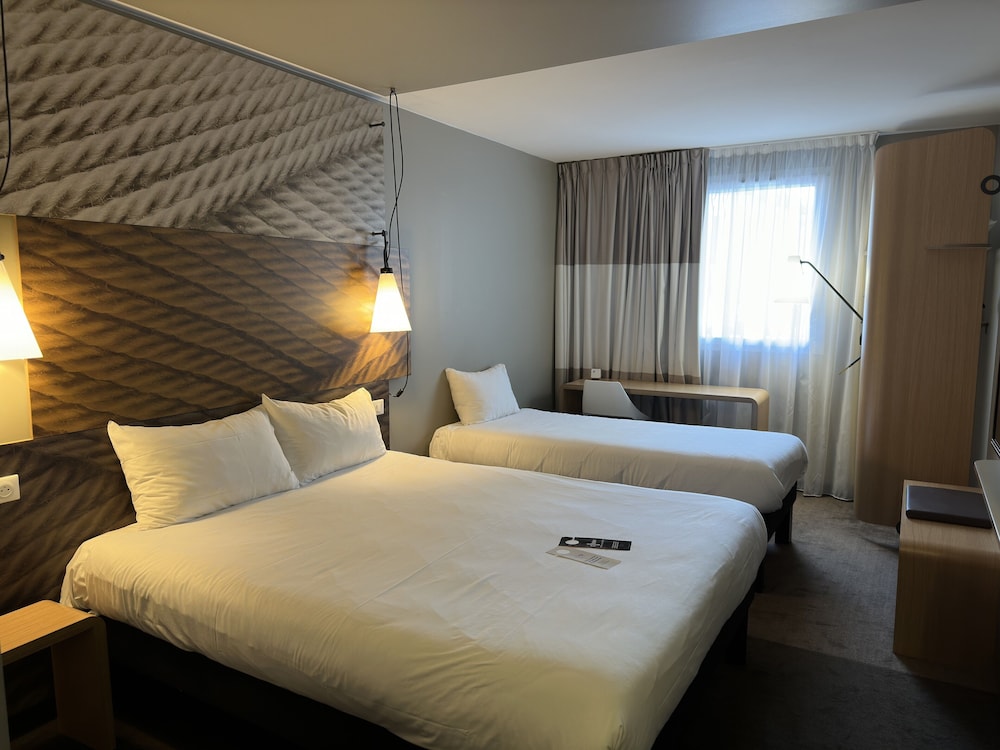 Habitación Triple del hotel Ibis Cahors. Foto 2