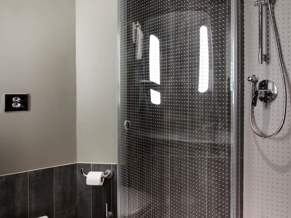 Habitación Triple del hotel Ibis Cahors. Foto 4