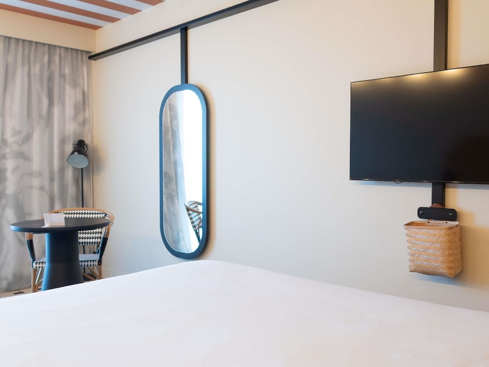 Habitación Standard con una cama doble del hotel Ibis Styles Montauban. Foto 7