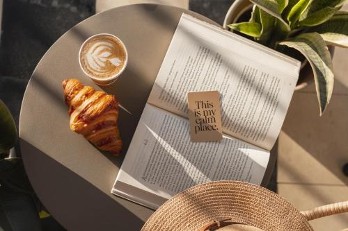 Habitación Doble Superior con terraza del hotel Room Select Tetuán. Foto 1