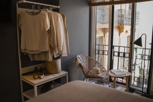 Habitación Doble Superior con balcón del hotel Room Select Tetuán. Foto 2