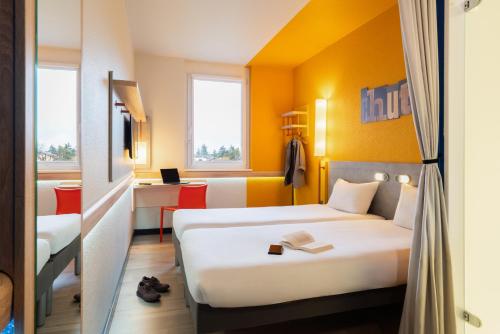 Habitación Doble Estándar - 2 camas del hotel ibis budget Genève Aéroport. Foto 4
