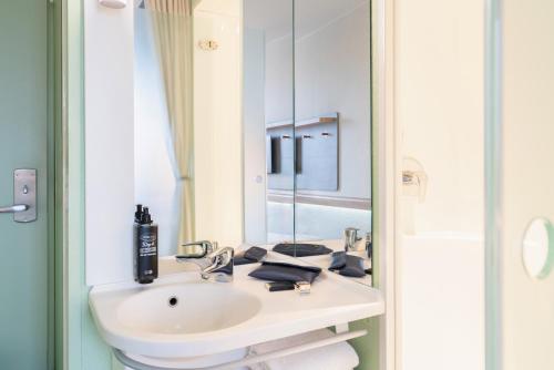 Habitación Doble Estándar - 2 camas del hotel ibis budget Genève Aéroport. Foto 7