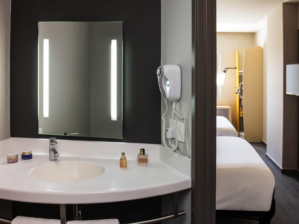 Habitación Estándar con una cama matrimonial del hotel Ibis Mazatlán Marina. Foto 3