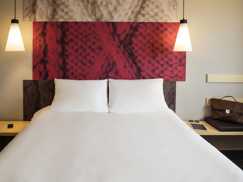 Habitación Estándar con una cama matrimonial del hotel Ibis Mazatlán Marina. Foto 4