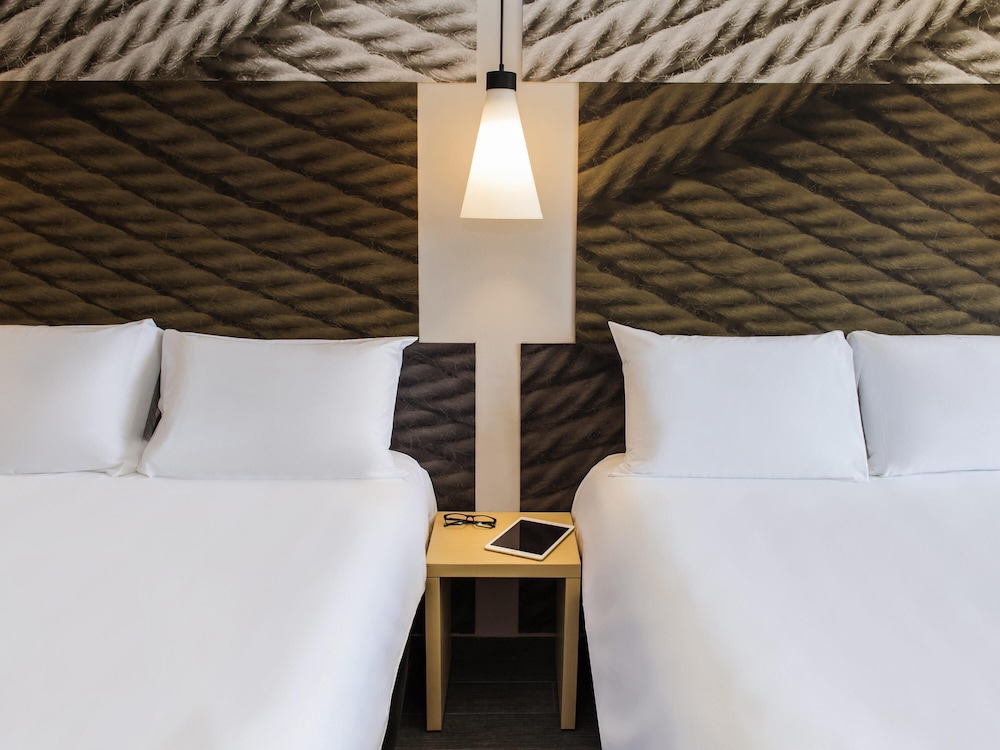 Habitación Estándar con dos camas matrimoniales del hotel Ibis Mazatlán Marina. Foto 1