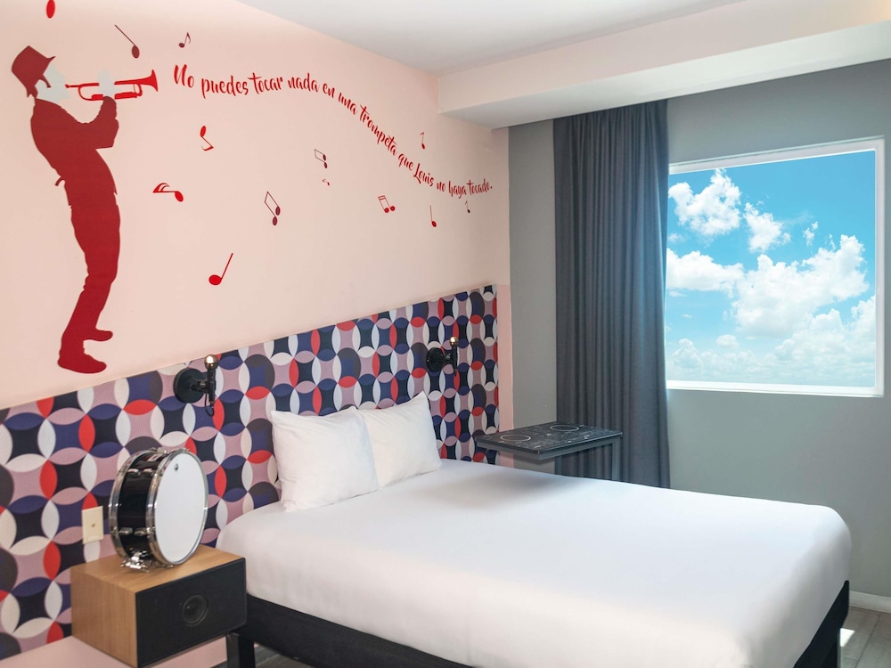 Habitación estándar con una cama doble del hotel Ibis Styles Merida Galerias