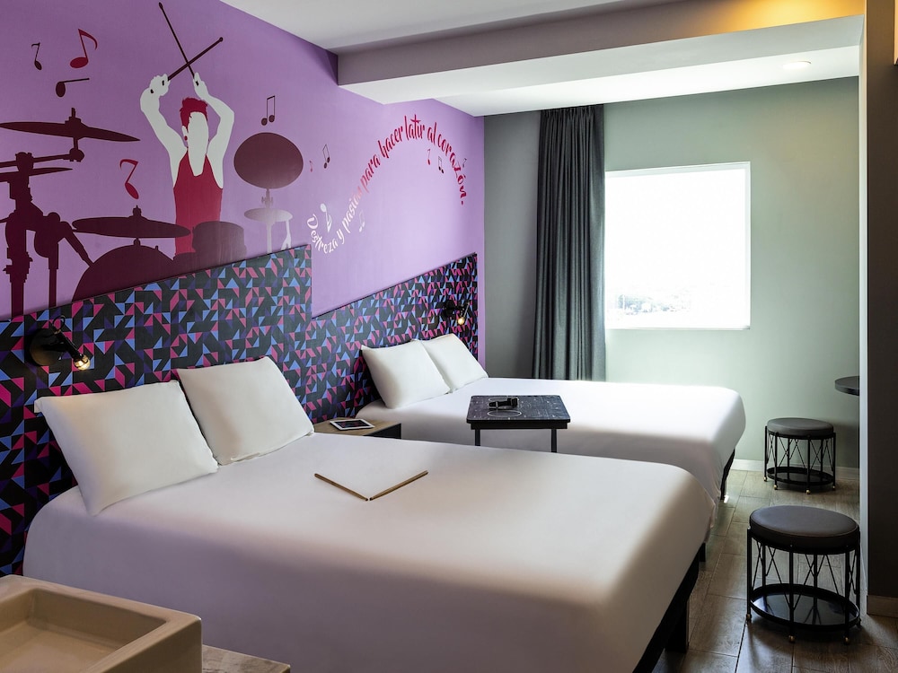Habitación Estándar con dos camas matrimoniales del hotel Ibis Styles Merida Galerias