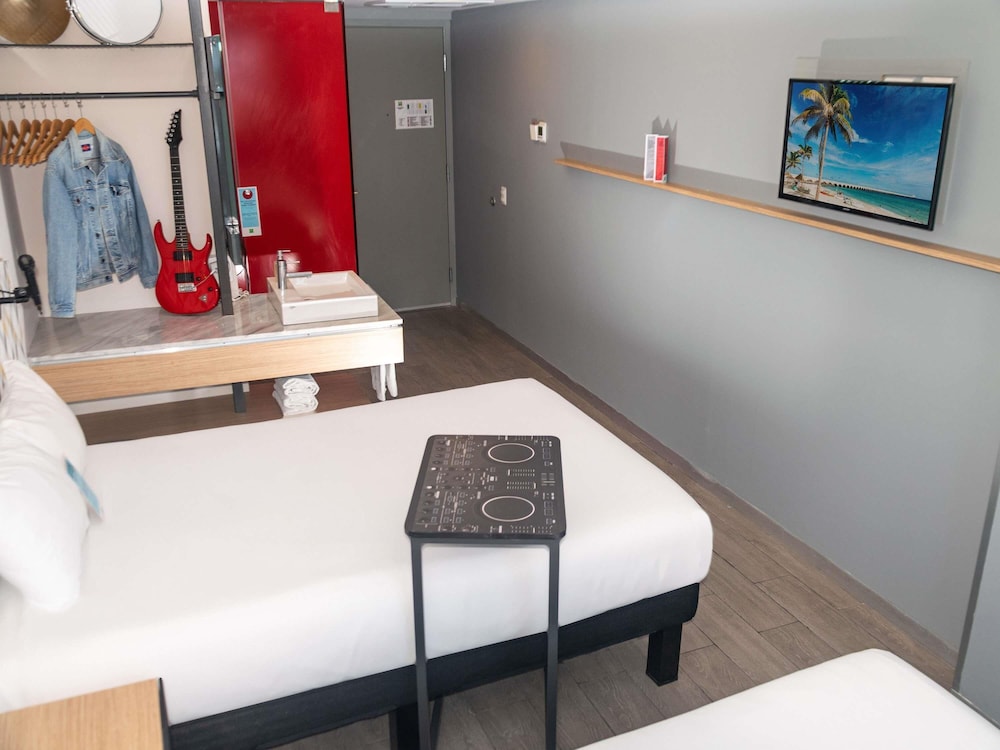 Habitación Estándar con dos camas matrimoniales del hotel Ibis Styles Merida Galerias. Foto 3