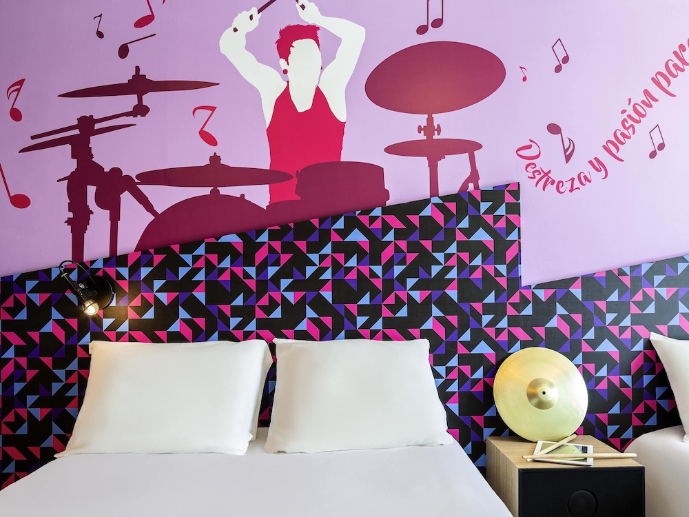Habitación Estándar con dos camas matrimoniales del hotel Ibis Styles Merida Galerias. Foto 4
