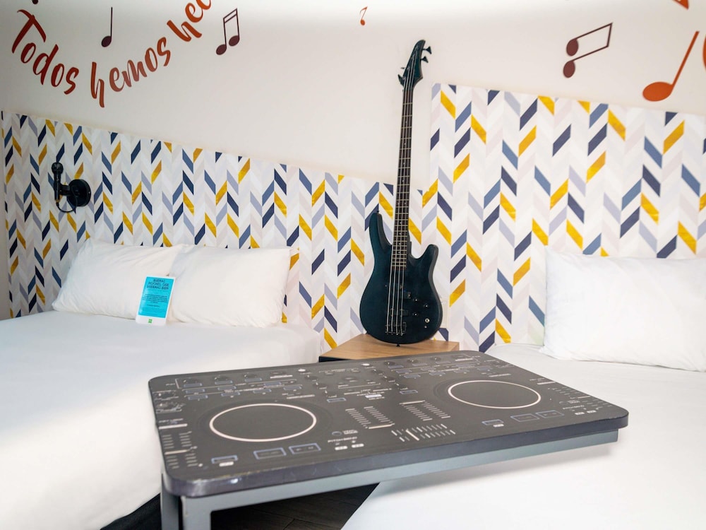 Habitación Estándar con dos camas matrimoniales del hotel Ibis Styles Merida Galerias. Foto 6