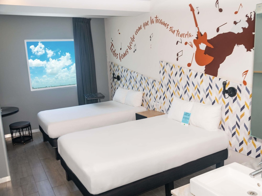 Habitación Estándar con dos camas matrimoniales del hotel Ibis Styles Merida Galerias. Foto 7
