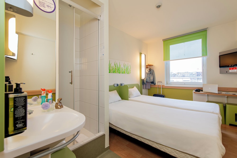 Habitación doble con dos camas separadas del hotel Ibis Budget Krakow Stare Miasto. Foto 3