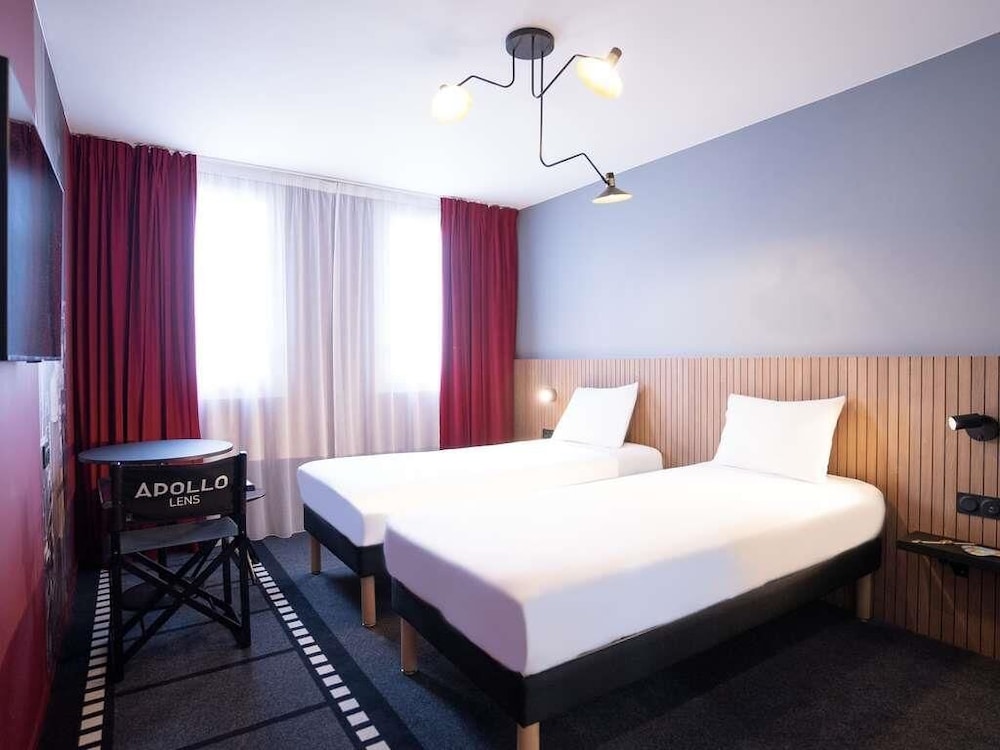 Habitación estándar con 2 camas individuales del hotel Ibis Styles Lens Centre Gare. Foto 1