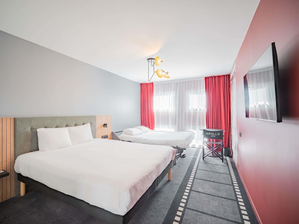 Habitación Ejecutiva con 1 cama doble y sofá del hotel Ibis Styles Lens Centre Gare. Foto 6