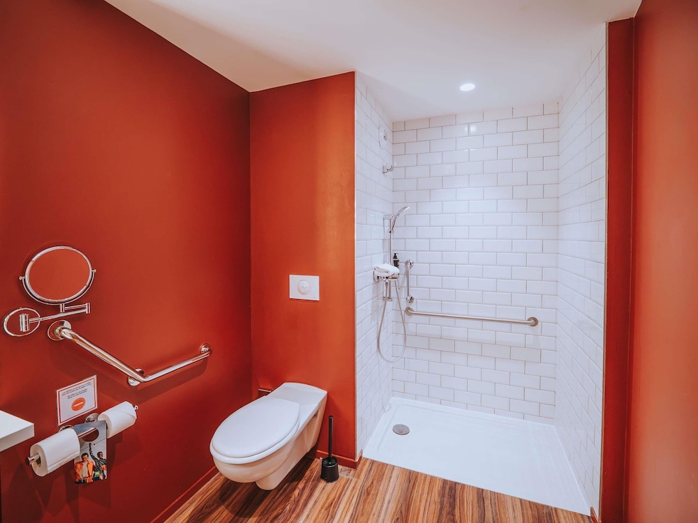 Habitación Estándar con cama doble del hotel Ibis Styles Lens Centre Gare. Foto 10