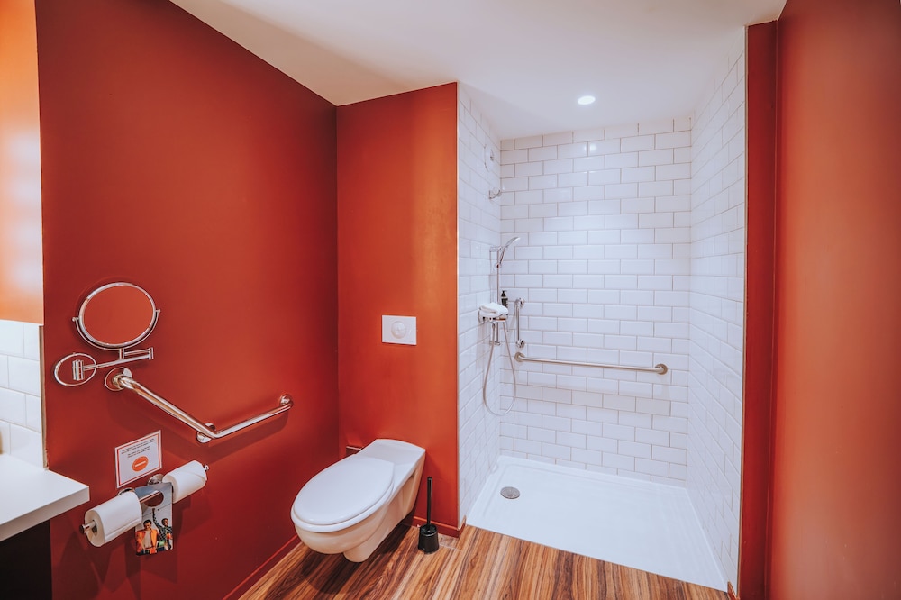 Habitación Estándar con cama doble del hotel Ibis Styles Lens Centre Gare. Foto 12