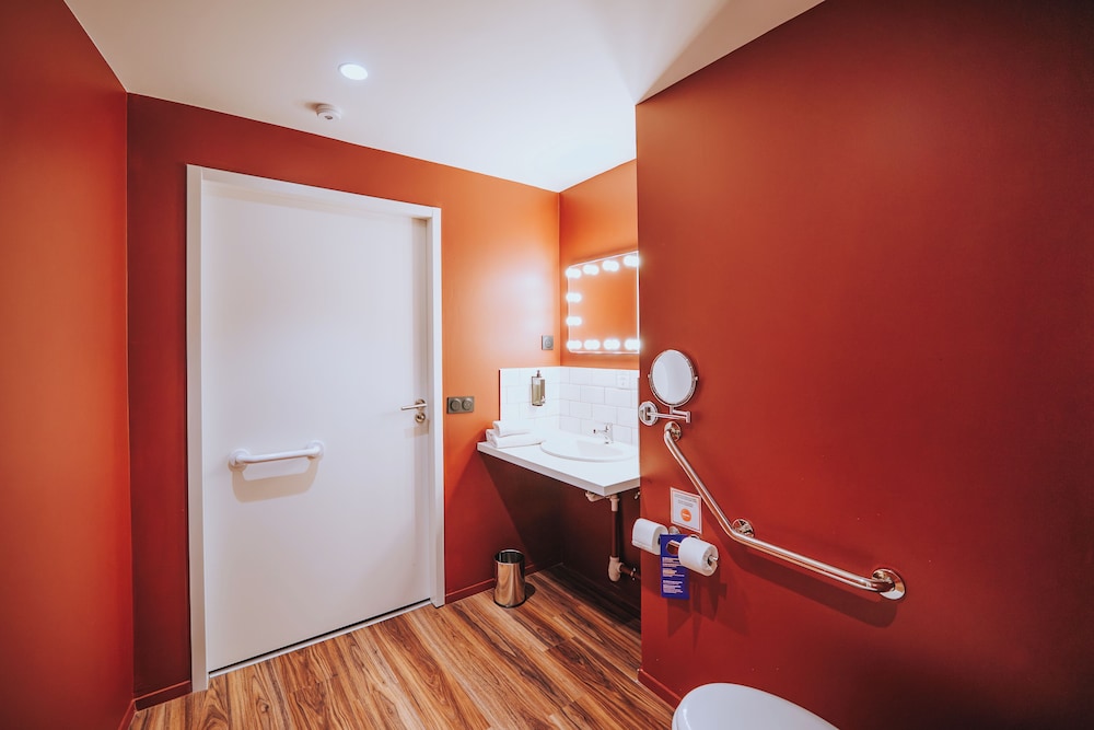 Habitación Estándar con cama doble del hotel Ibis Styles Lens Centre Gare. Foto 14