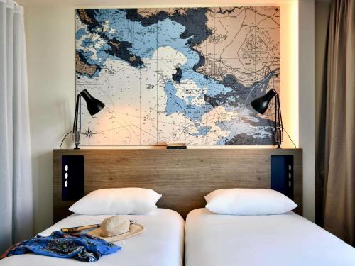 Habitación con 2 camas individuales del hotel Ibis Styles Saint Nazaire Centre Gare