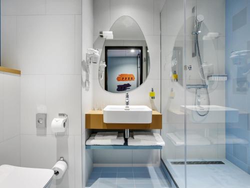 Habitación Doble Estándar - 2 camas del hotel Ibis Styles Kraków Centrum. Foto 2