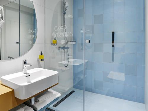 Habitación Doble Estándar - 2 camas del hotel Ibis Styles Kraków Centrum. Foto 3