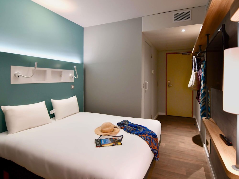 Habitacion Standard con 1 cama doble del hotel Ibis Budget Saint Nazaire Centre Gare. Foto 1