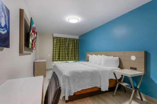 Habitación Estándar - 1 cama extragrande - No fumadores del hotel Red Roof PLUS+ Brooklyn - Flatbush Ave