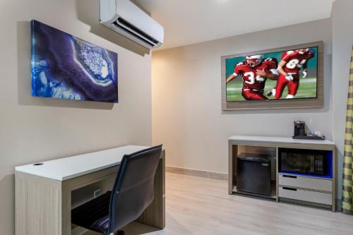 Premium Queen Room Smoke Free del hotel Red Roof PLUS+ Brooklyn - Flatbush Ave. Foto 2