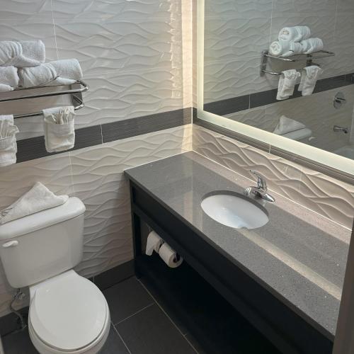 Premium Queen Room Smoke Free del hotel Red Roof PLUS+ Brooklyn - Flatbush Ave. Foto 5