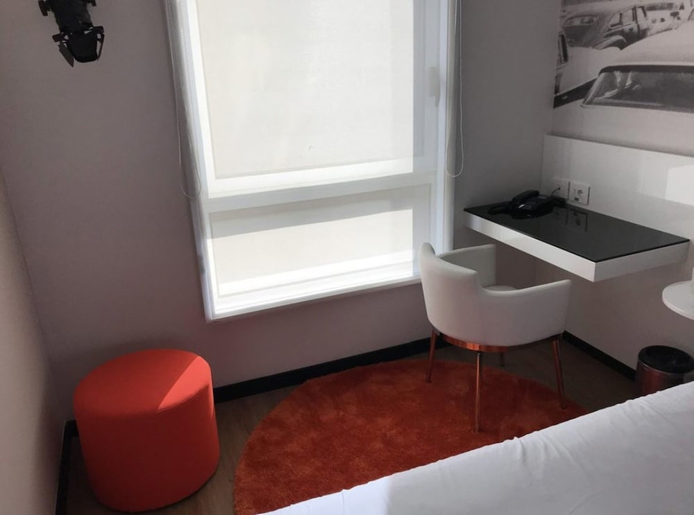 Habitacion Standard com 1 cama Matrimonial del hotel Ibis Styles Montevideo Biarritz. Foto 1