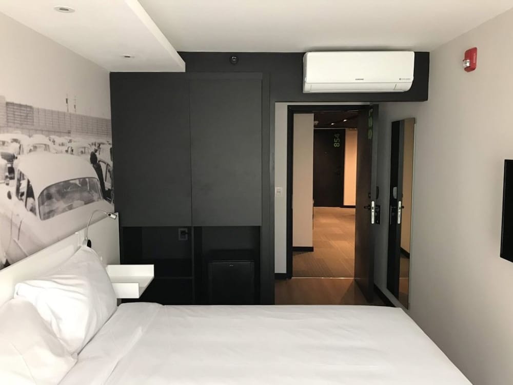 Habitacion Standard com 1 cama Matrimonial del hotel Ibis Styles Montevideo Biarritz. Foto 2