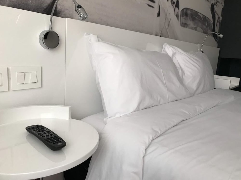 Habitacion Standard com 1 cama Matrimonial del hotel Ibis Styles Montevideo Biarritz. Foto 3