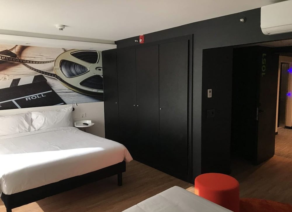 Habitacion Standard com 1 cama Matrimonial del hotel Ibis Styles Montevideo Biarritz. Foto 4