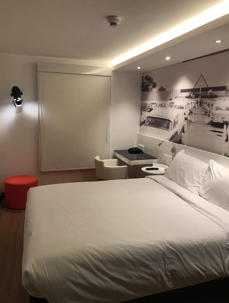 Habitacion Standard com 1 cama Matrimonial del hotel Ibis Styles Montevideo Biarritz. Foto 6