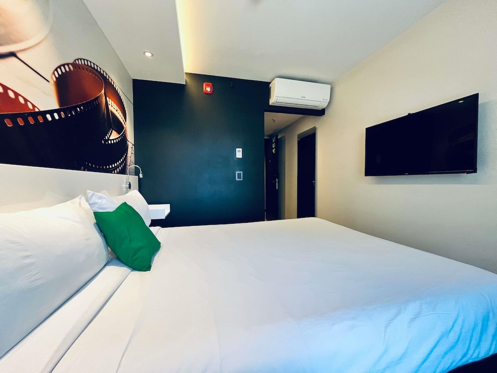 Habitacion Standard com 1 cama Matrimonial del hotel Ibis Styles Montevideo Biarritz. Foto 9