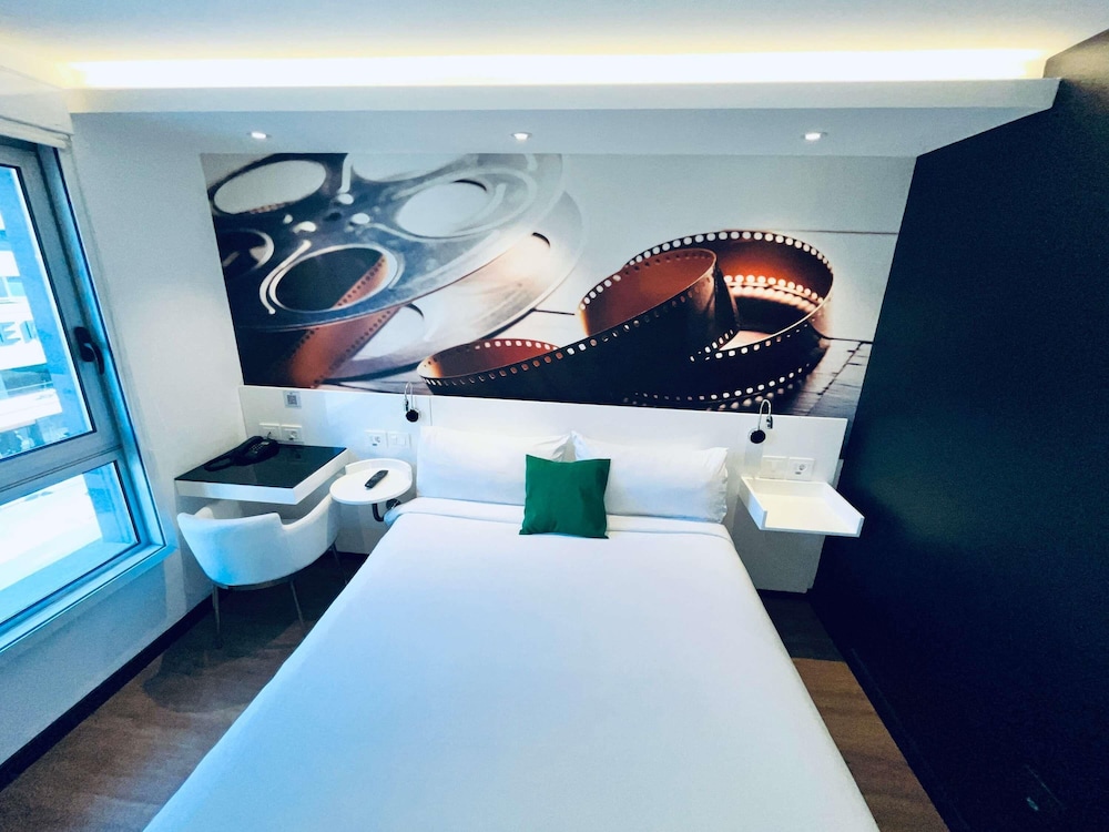 Habitacion Standard com 1 cama Matrimonial del hotel Ibis Styles Montevideo Biarritz. Foto 13