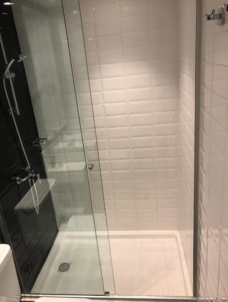 Habitacion Standard com 1 cama Matrimonial del hotel Ibis Styles Montevideo Biarritz. Foto 16