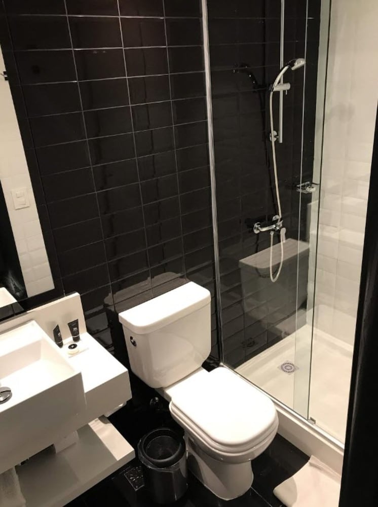 Habitacion Standard com 1 cama Matrimonial del hotel Ibis Styles Montevideo Biarritz. Foto 18