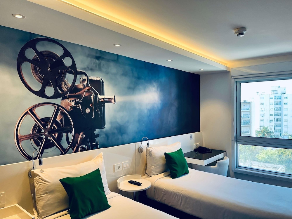 Habitación Standard con 2 camas individuales del hotel Ibis Styles Montevideo Biarritz. Foto 10