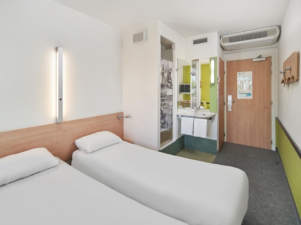 GEMELA - Habitación estándar con camas gemelas del hotel Ibis Budget Wroclaw Poludnie. Foto 1